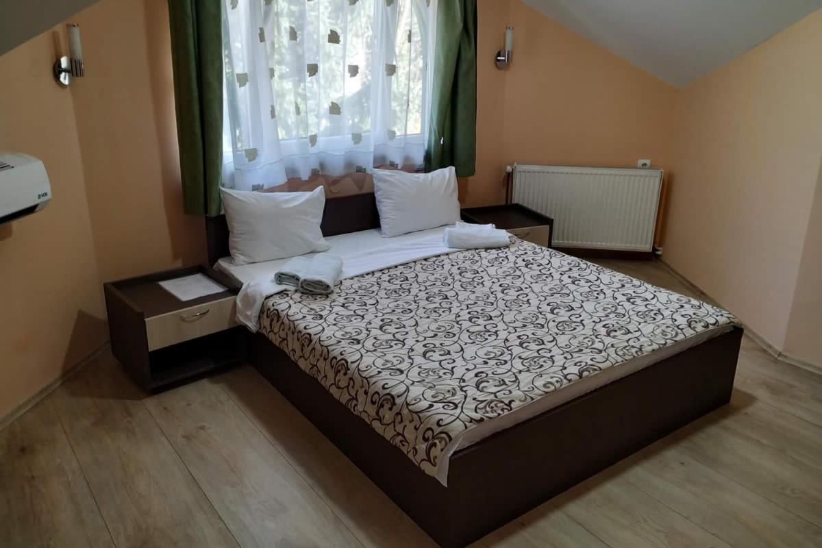 Restoran Filipovic Hotel Nova Varos Ngoại thất bức ảnh