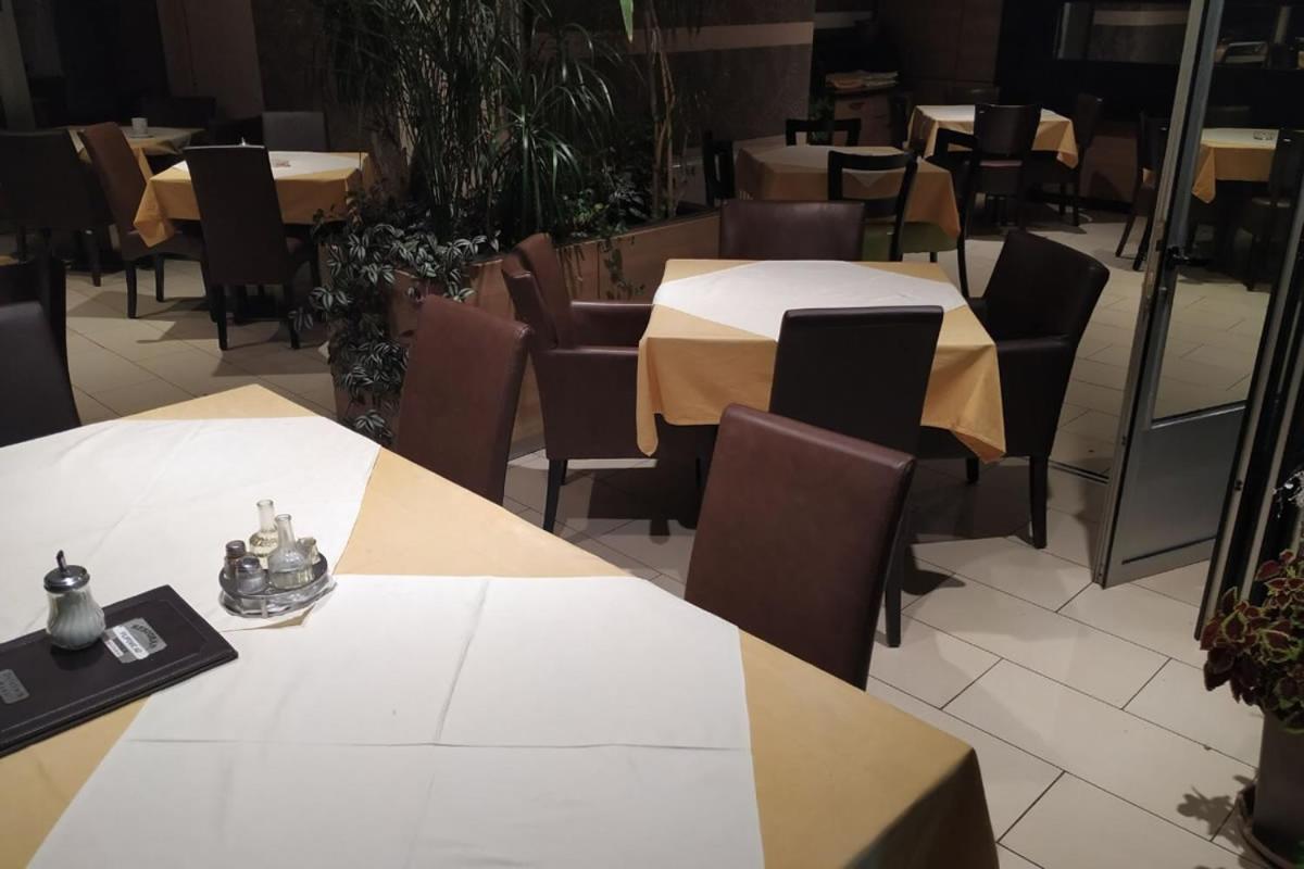 Restoran Filipovic Hotel Nova Varos Ngoại thất bức ảnh