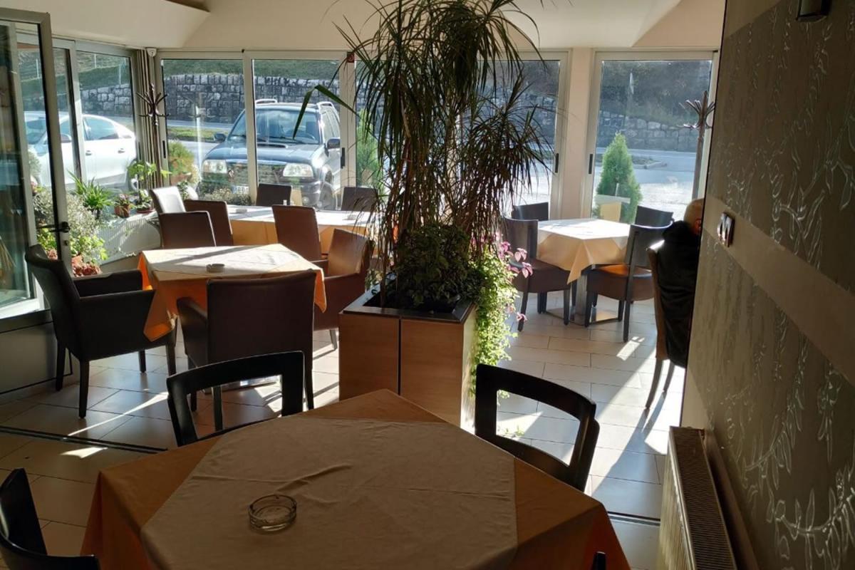 Restoran Filipovic Hotel Nova Varos Ngoại thất bức ảnh