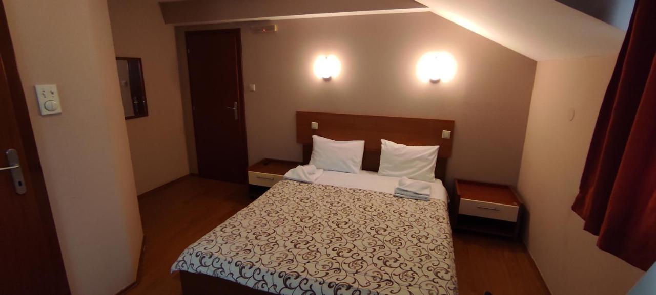 Restoran Filipovic Hotel Nova Varos Ngoại thất bức ảnh