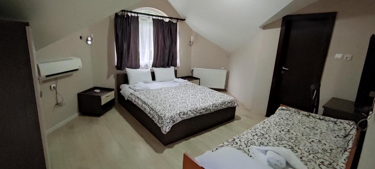 Restoran Filipovic Hotel Nova Varos Ngoại thất bức ảnh